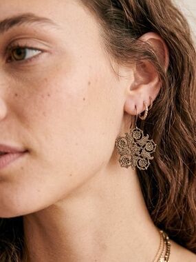 Circular Floral Paisley Cut Out Vintage Antique Gold Drop Dangle Earrings